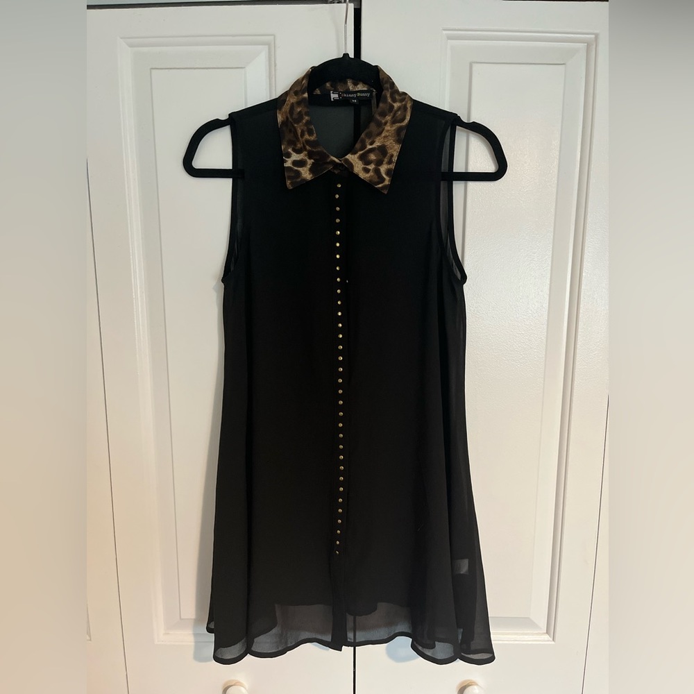 Sheer cheetah print collar sleeveless button up